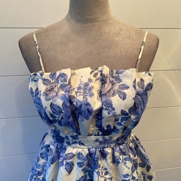BOUTIQUE Short Floral CocktailDress Blue/White Size Small - Picture 2 of 10